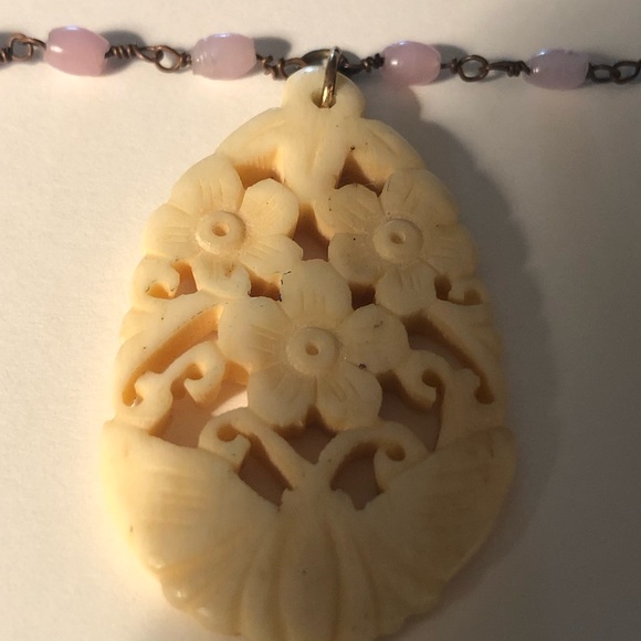 Faux bone necklace - Picture 5 of 11